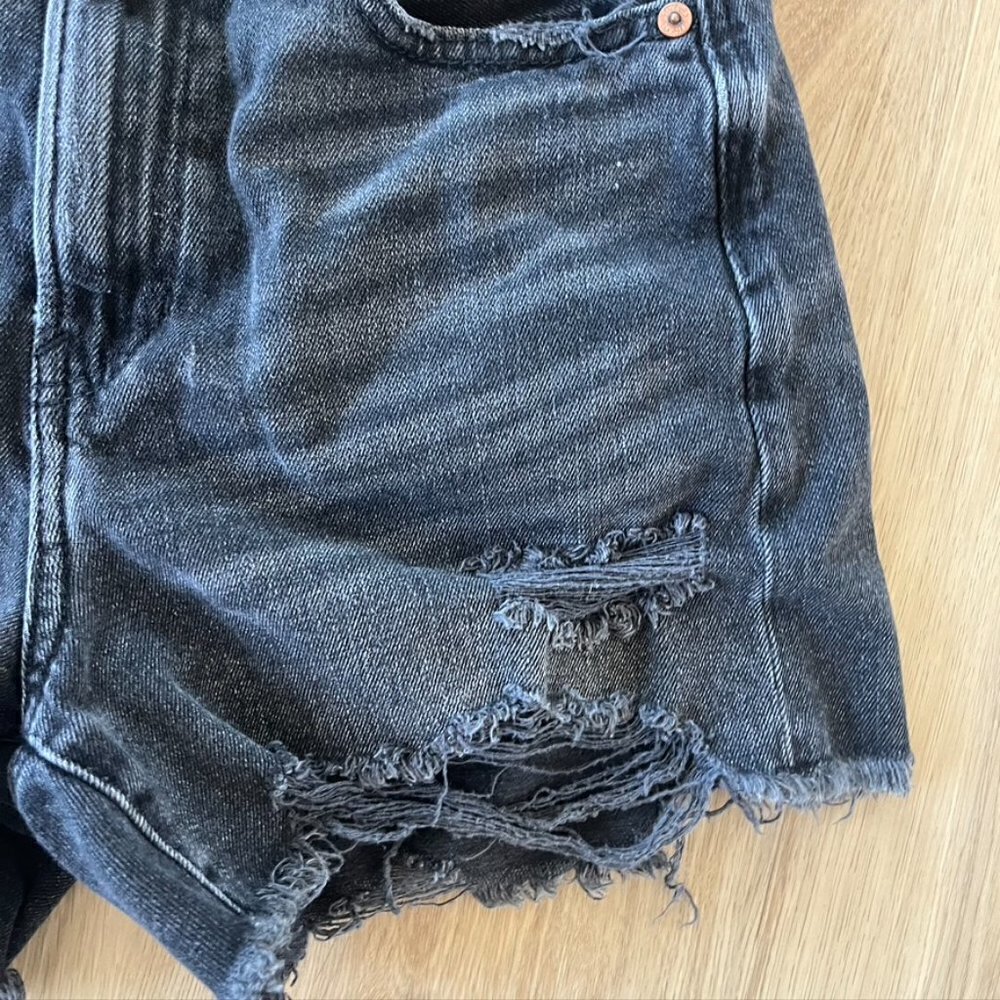 American Eagle 90’s Boyfriend High Rise Jean Shorts Destroyed Black Gray 0 - Picture 3 of 9